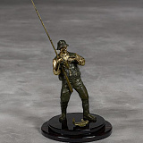 Бронзовый рыбак на подставке из обсидиана