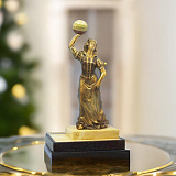 Бронзовая статуэтка "Дама с шаром "