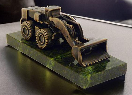 Бронзовая статуэтка Бульдозер купить с доставкой Бронзовая статуэтка Бульдозер