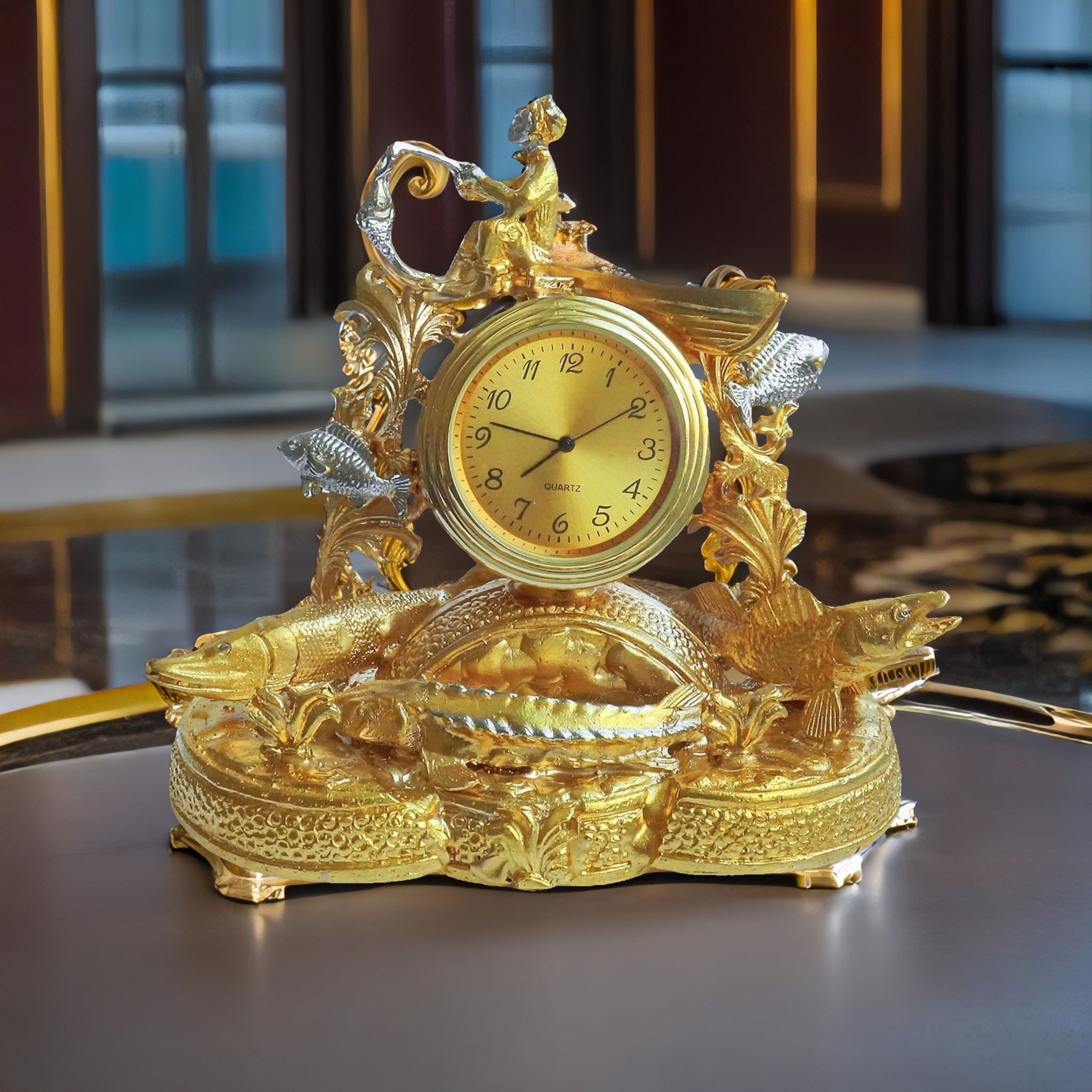 Настольные часы "Рыбалка на лодке" позолоченные.