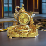 Настольные часы "Рыбалка на лодке" позолоченные.