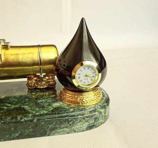 Часы "Капля нефти и цистерна"