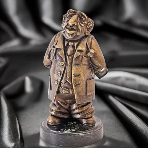 Бронзовая композиция "Врач-терапевт"