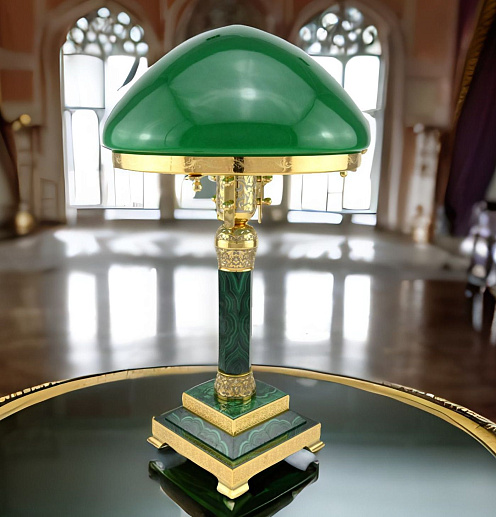Настольная лампа из малахита
