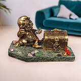 Бронзовый гном с сундуком на подставке из змеевика