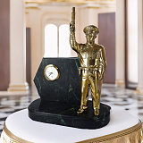 Часы подарочные настольные